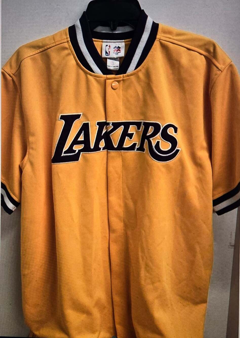 MightyMac Sports Los Angeles Lakers Warm Up Shirt Size XL Yellow
